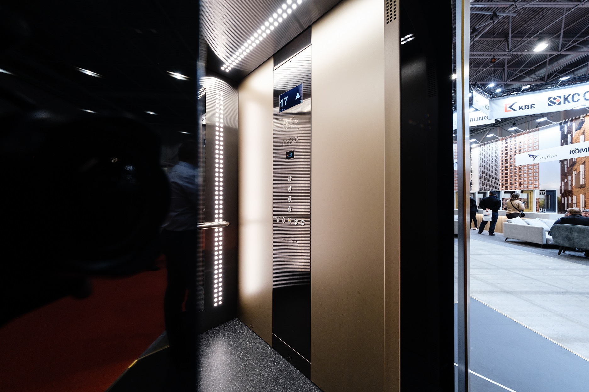 Щербинский завод представил премиум-отделку кабины лифтов