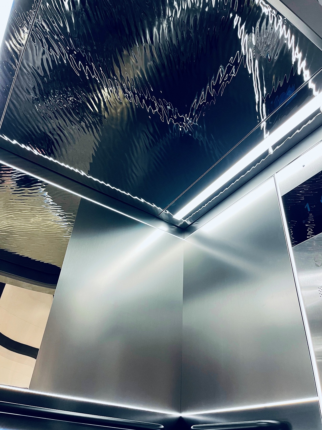АО «ЩЛЗ» представил новую модель лифта на выставке «ИнтерСтройЭкспо» 